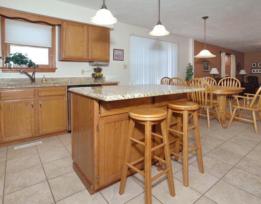 233 Rizzi Drive Irwin, PA 15642 - Photo 4 of 18 Kitchen.