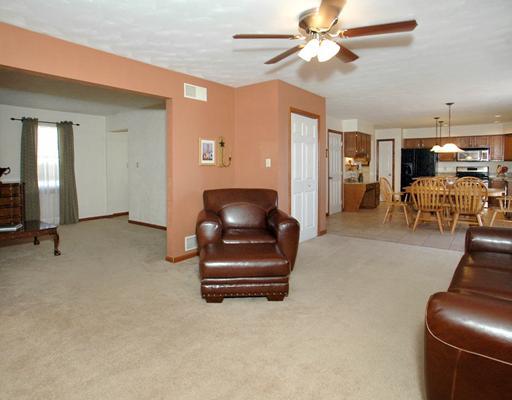 233 Rizzi Drive Irwin, PA 15642 - Photo 6 of 18 Family Room.