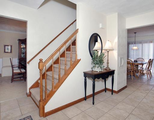 233 Rizzi Drive Irwin, PA 15642 - Photo 9 of 18 Entry/Foyer.