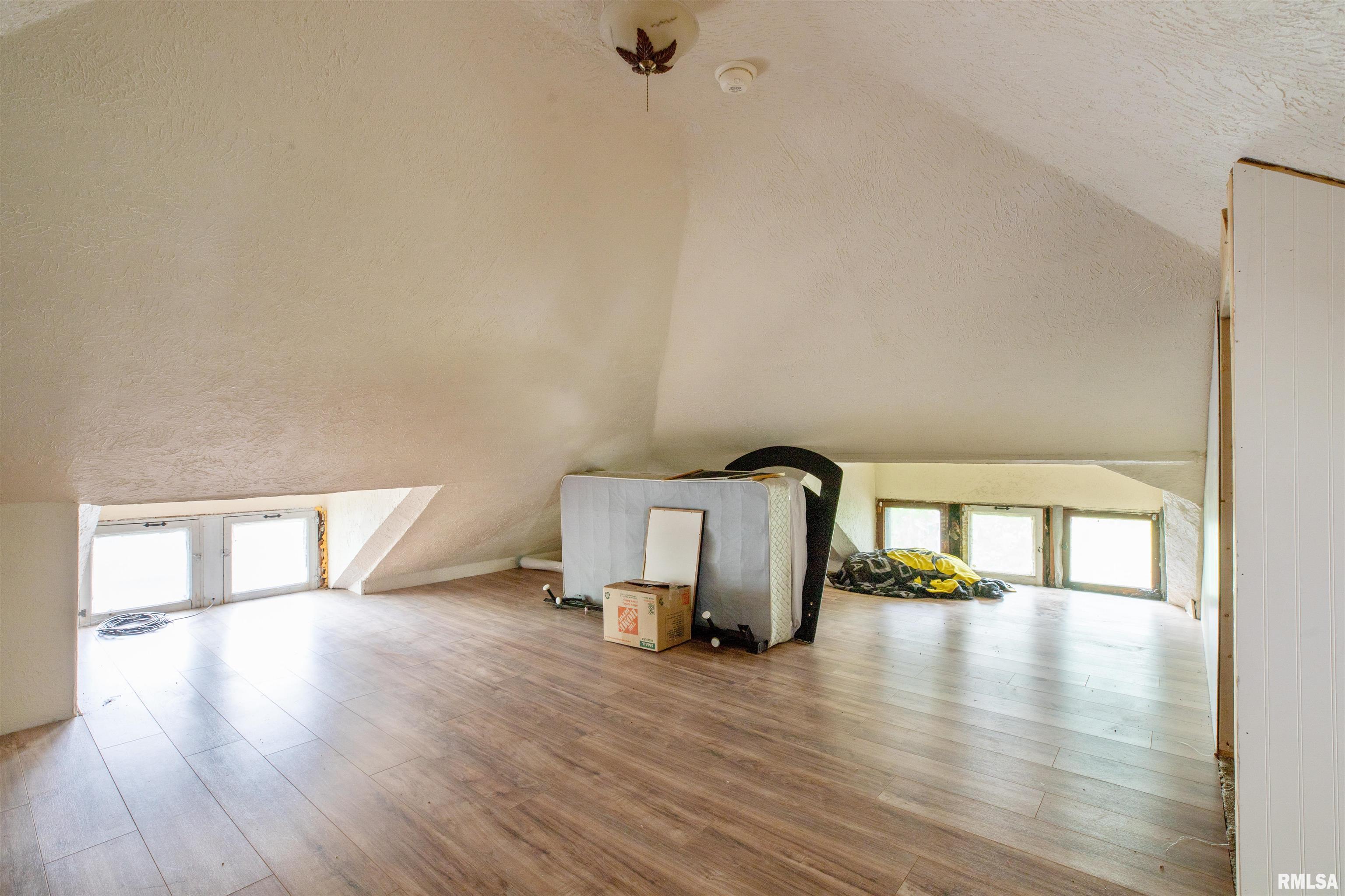 1022 Pershing Boulevard Clinton, IA 52732 - Photo 13 of 18 Gallery Image 13