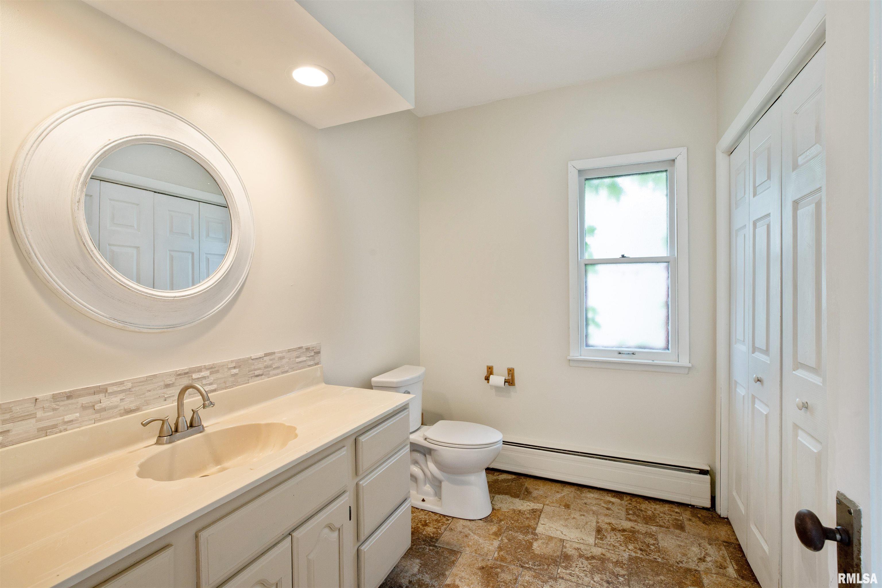 1022 Pershing Boulevard Clinton, IA 52732 - Photo 15 of 18 Gallery Image 15