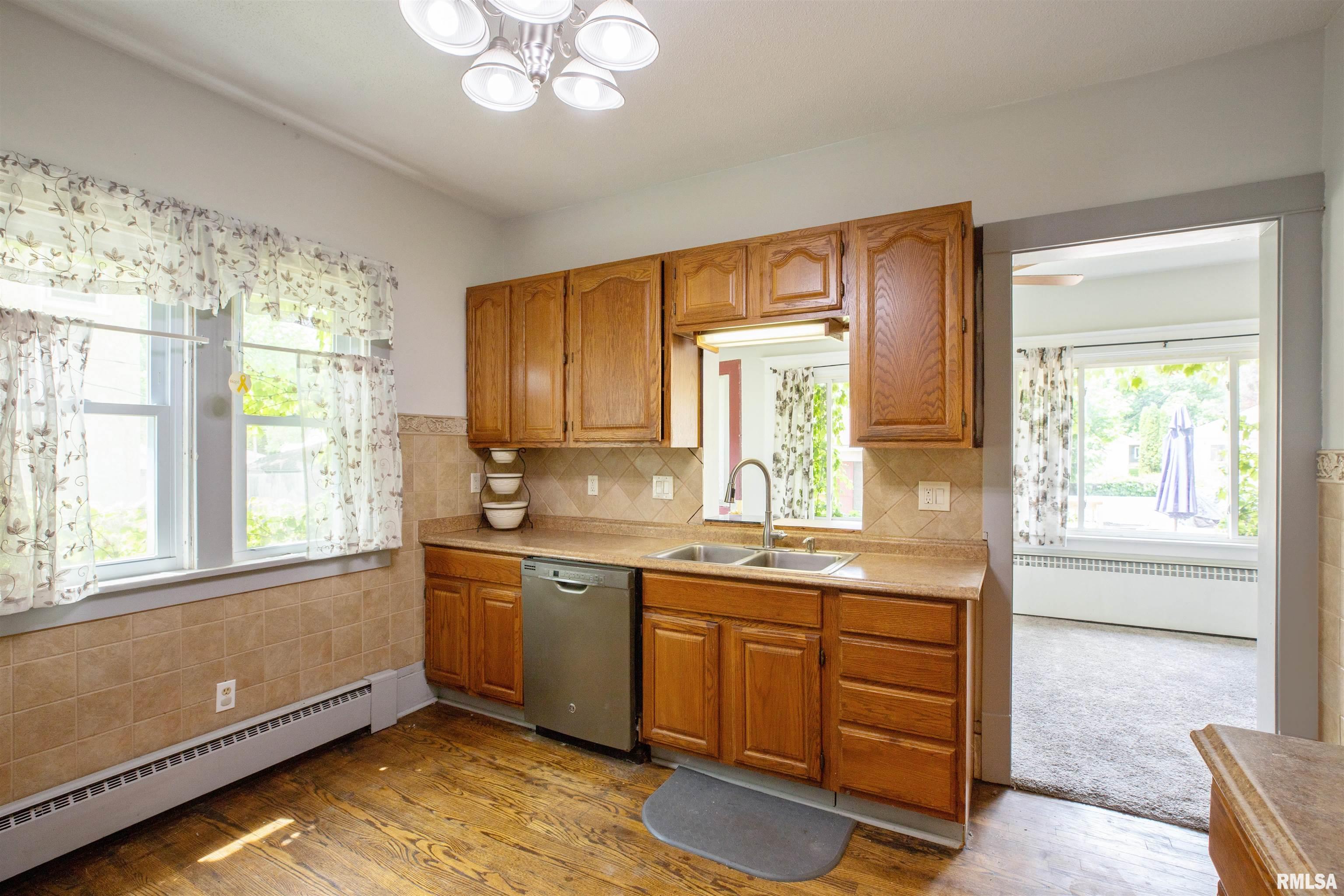 1022 Pershing Boulevard Clinton, IA 52732 - Photo 9 of 18 Gallery Image 9