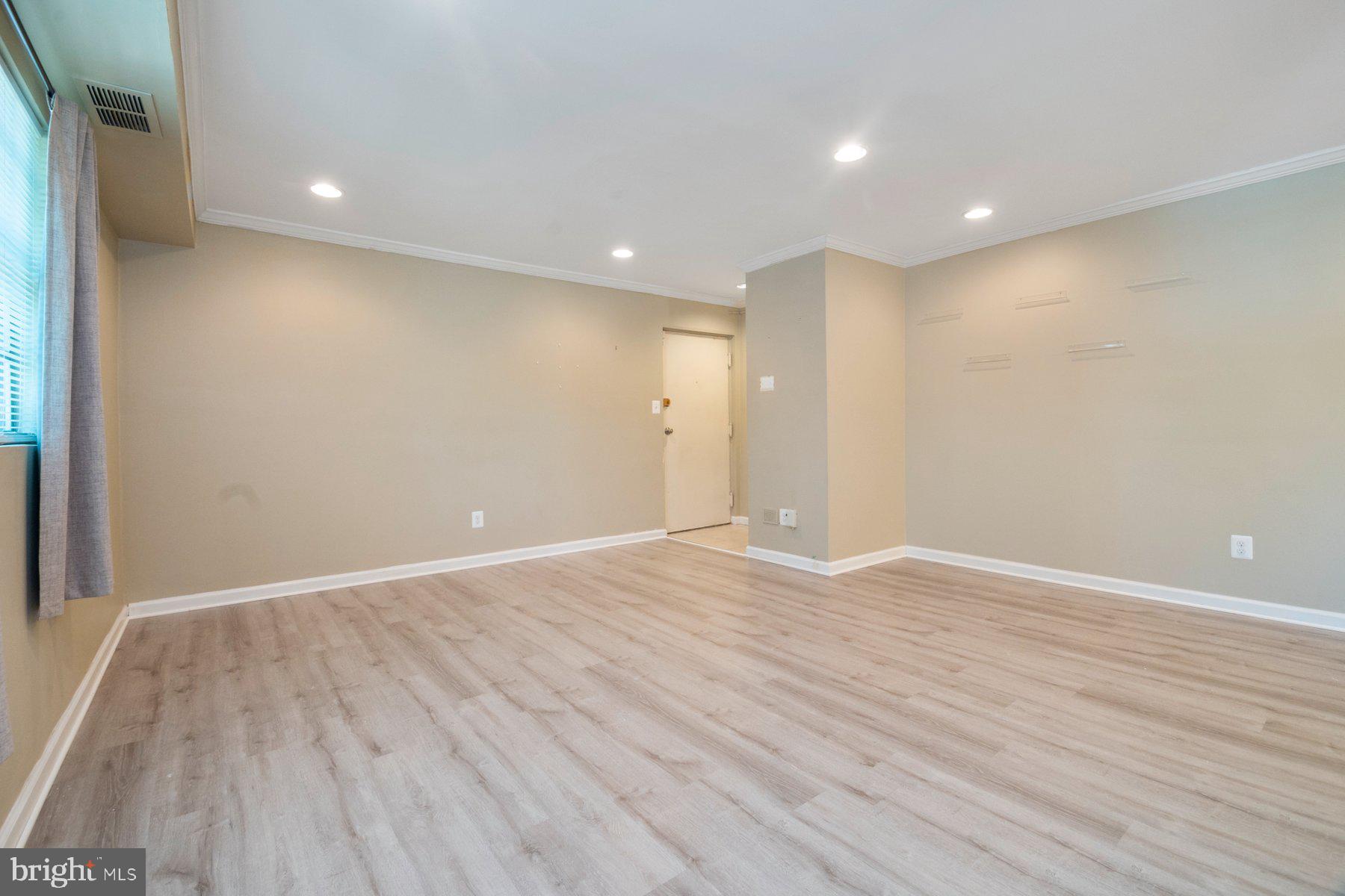 11906 Tarragon Road, Unit H Reisterstown, MD 21136 - Photo 6 of 24 Living room/dining room