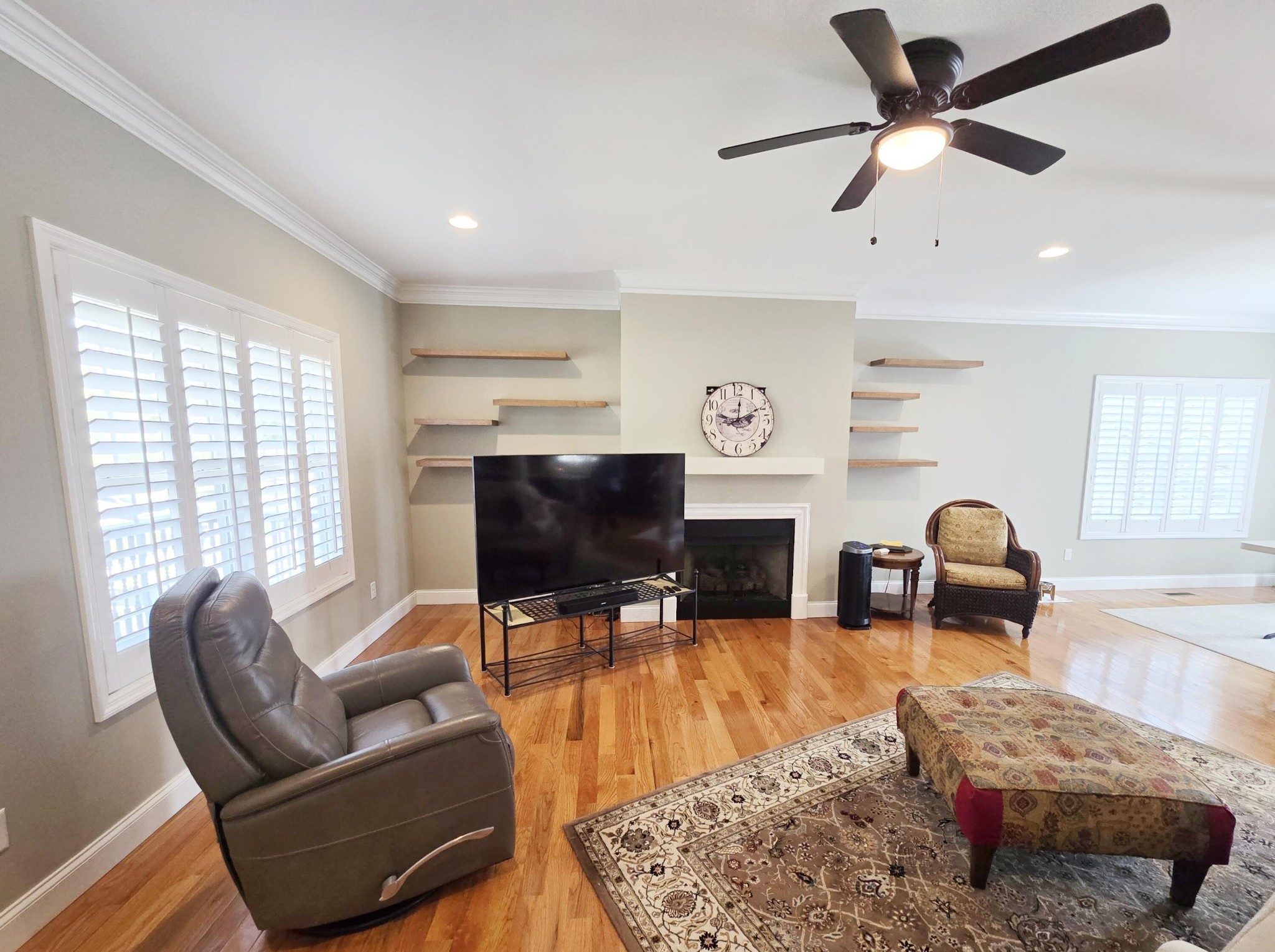 231 Clara Lane Dayton, TN 37321 - Photo 2 of 17 a living room with furniture and a flat screen tv