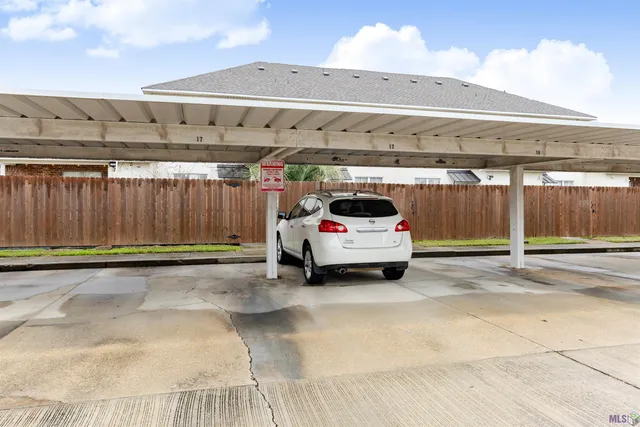 $189,000 | 4000 Lake Beau Pre Boulevard, Unit 17, Baton Rouge, LA 70820