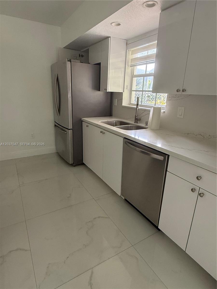 11921 Southwest 273rd Street Homestead, FL 33032 - Photo 10 of 27