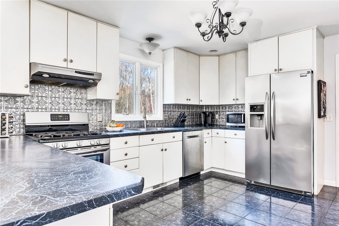 65 Narrows Road Bristol, RI 02809 - Photo 10 of 38