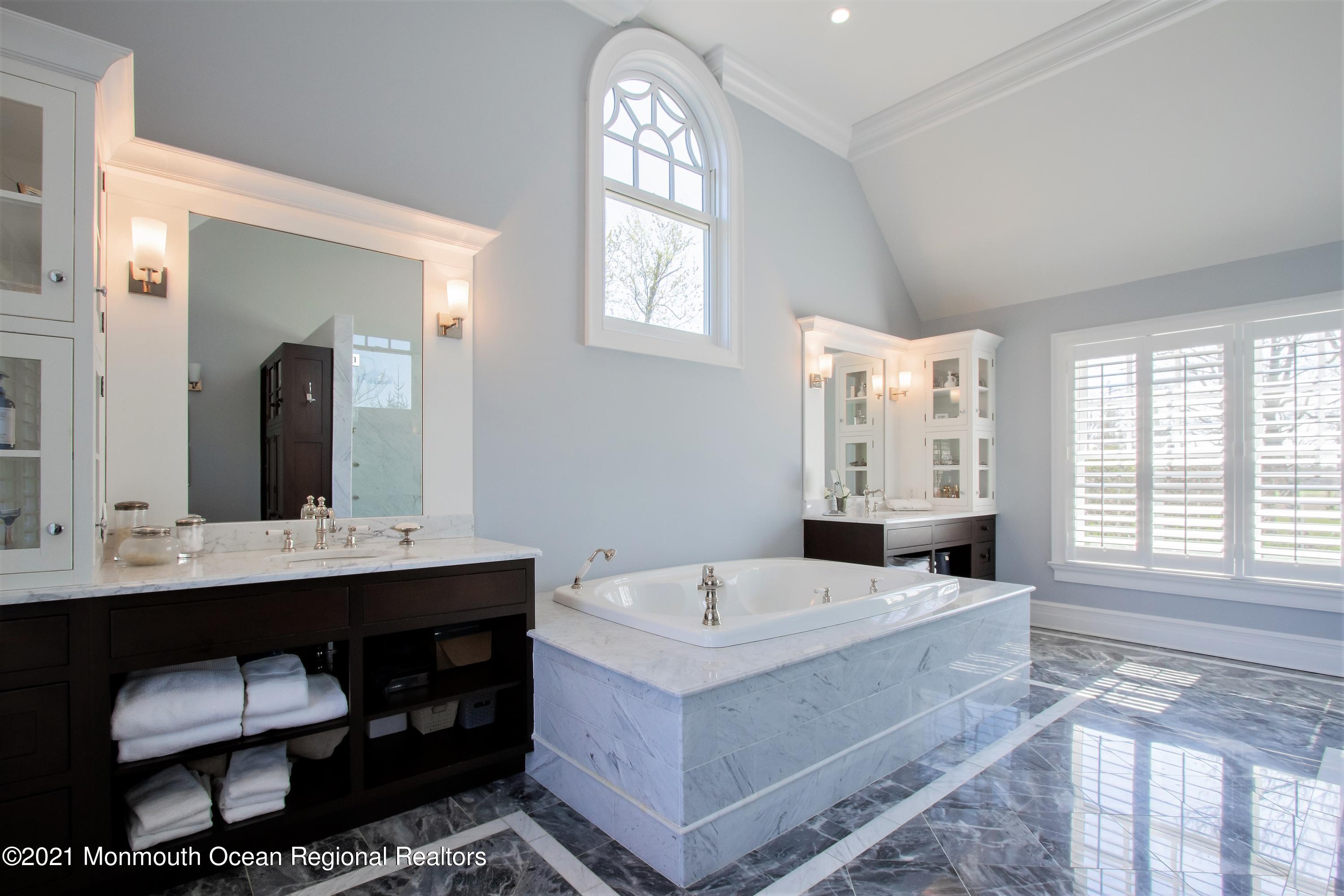 21 Conover Lane Rumson, NJ 07760 - Photo 28 of 40 a bath room with a mirror and a window