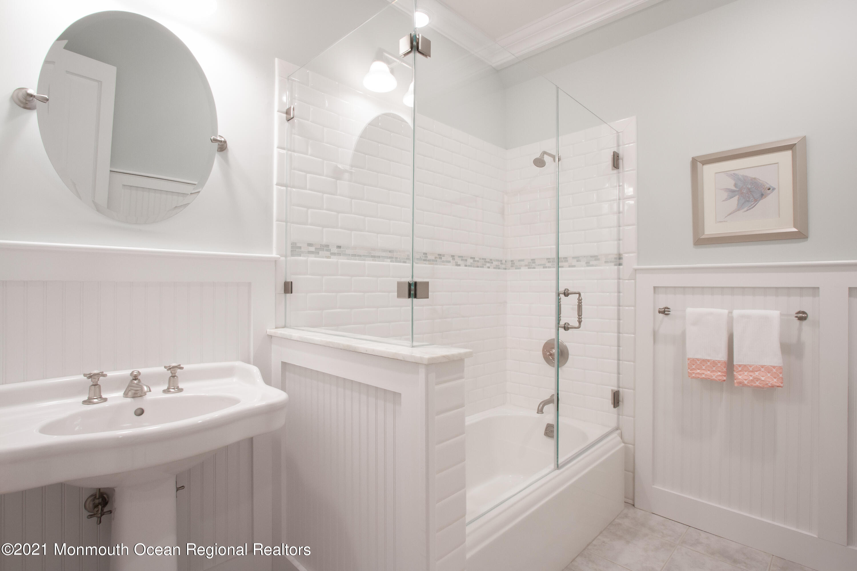 21 Conover Lane Rumson, NJ 07760 - Photo 33 of 40 a bathroom with a bathtub a sink and a mirror