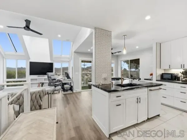 $1,999,000 | 317 Arcaro Lane, Solana Beach, CA 92075