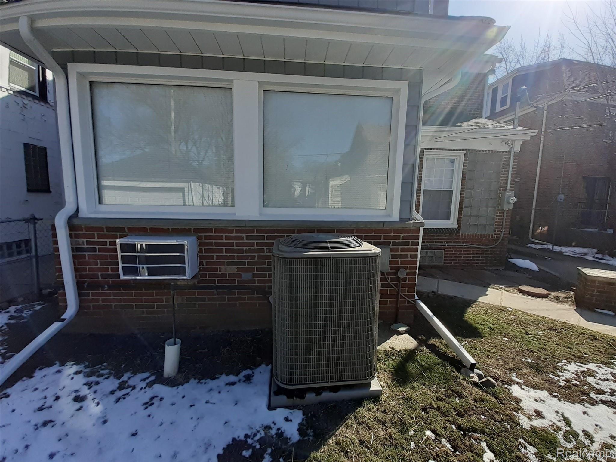 20115 Canterbury Road Detroit, MI 48221 - Photo 4 of 38 20200221_132754-1.jpg