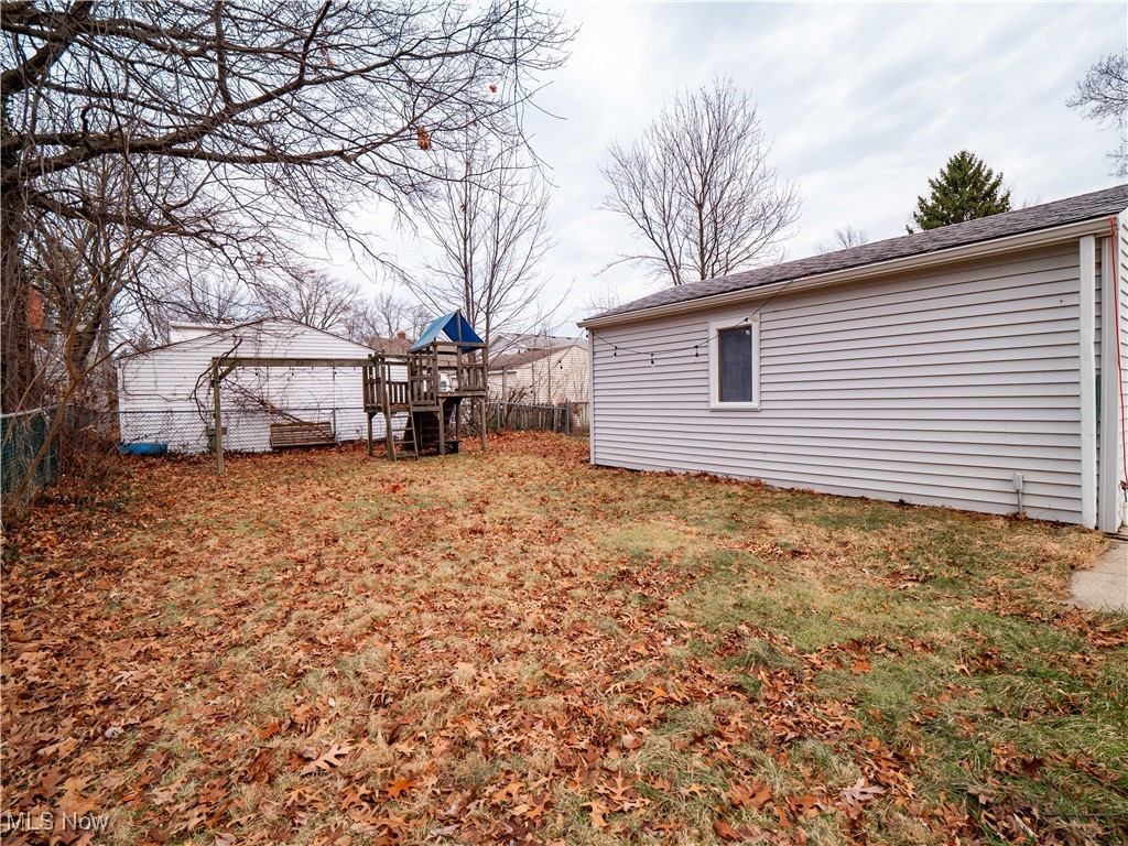 23812 Knickerbocker Road Bay Village, OH 44140 - Photo 25 of 31 View of yard