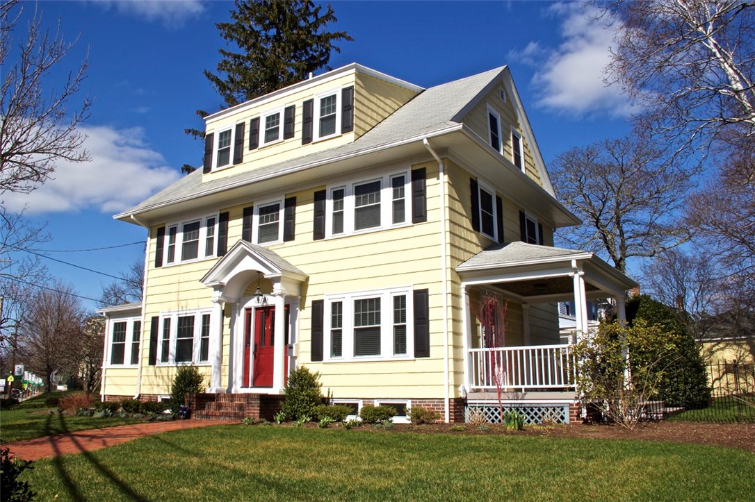 241 Butler Avenue Providence, RI 02906 - Photo 2 of 38