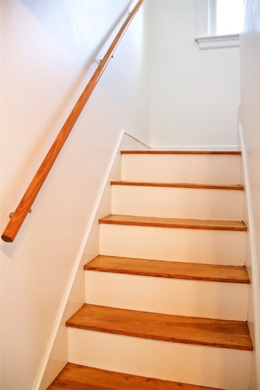 241 Butler Avenue Providence, RI 02906 - Photo 32 of 38