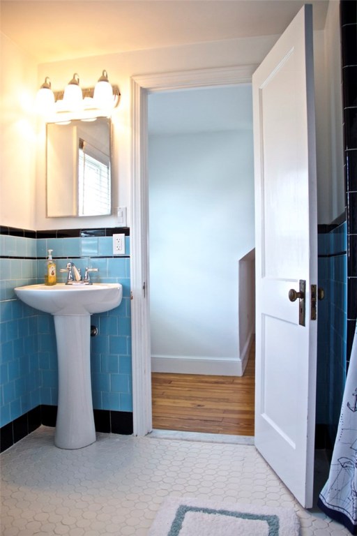 241 Butler Avenue Providence, RI 02906 - Photo 33 of 38