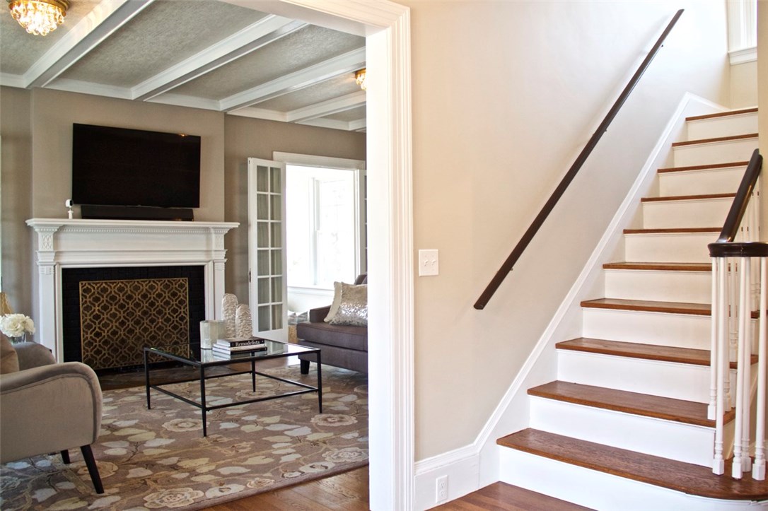 241 Butler Avenue Providence, RI 02906 - Photo 5 of 38