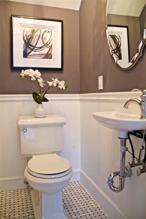 241 Butler Avenue Providence, RI 02906 - Photo 9 of 38