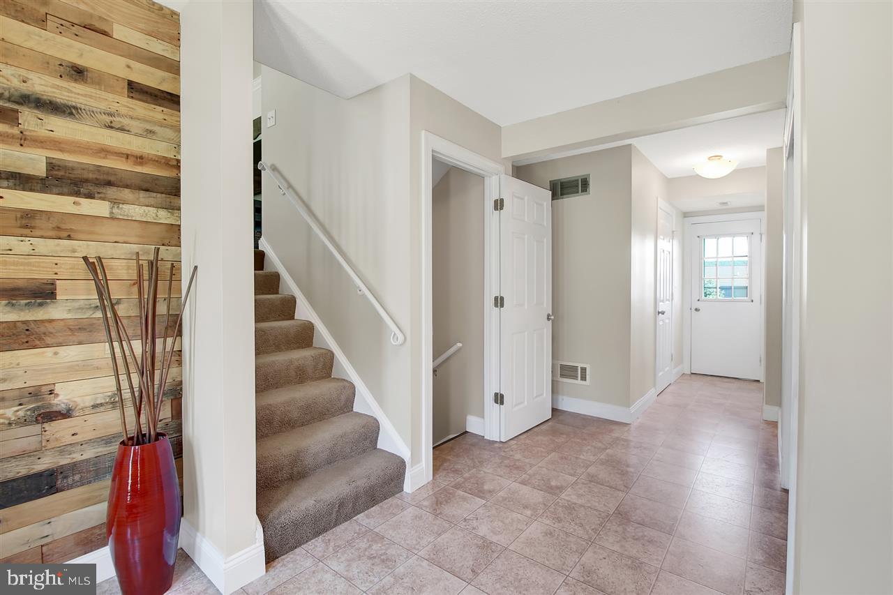 555 Hammond Road York, PA 17406 - Photo 2 of 25 Gallery Image 2