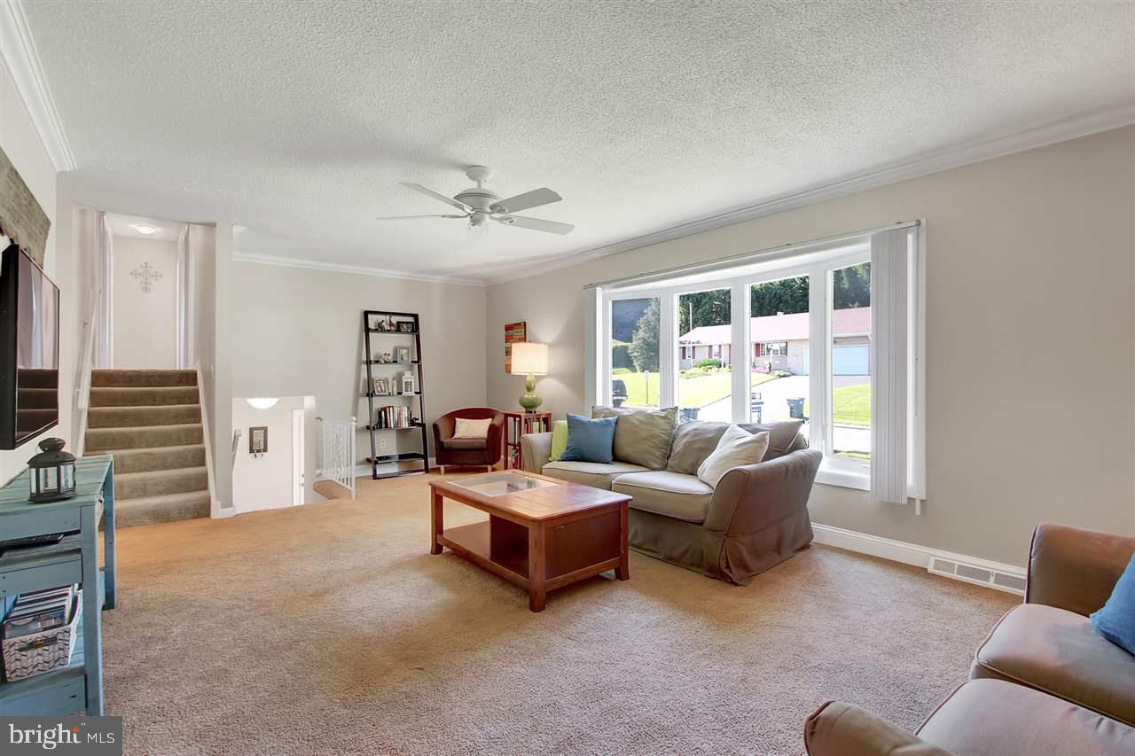 555 Hammond Road York, PA 17406 - Photo 3 of 25 Gallery Image 3