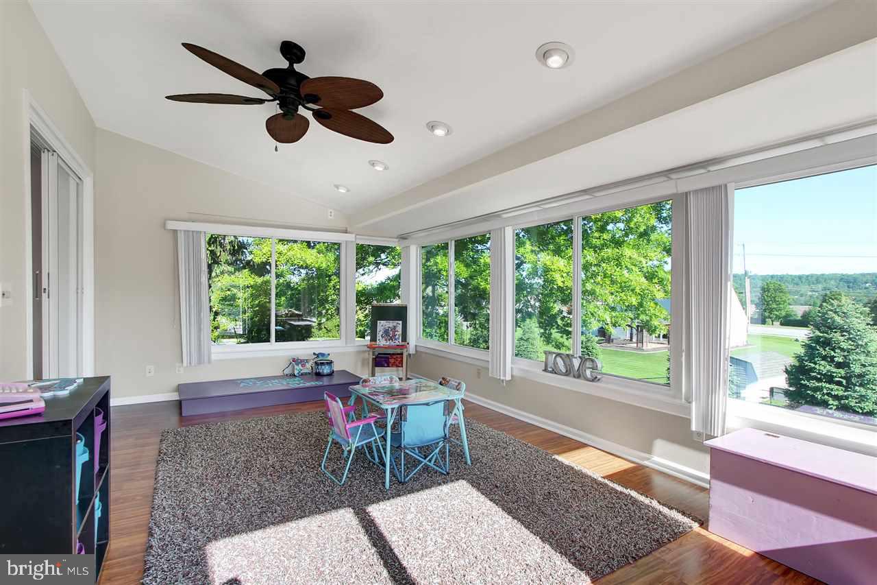 555 Hammond Road York, PA 17406 - Photo 9 of 25 Gallery Image 9