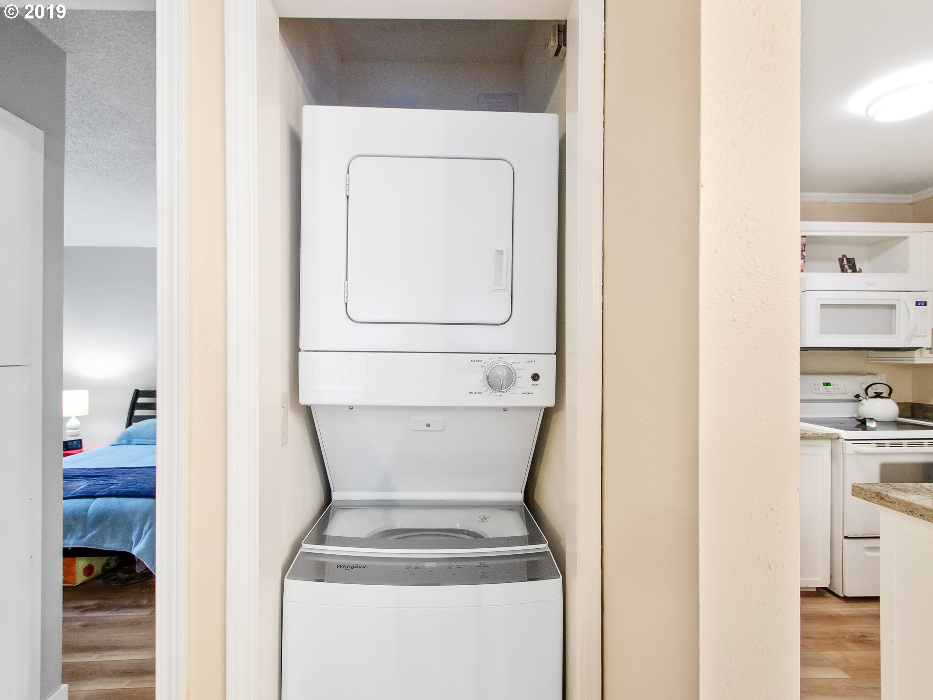7550 Southwest Barnes Road, Unit H Portland, OR 97225 - Photo 11 of 30 Laundry