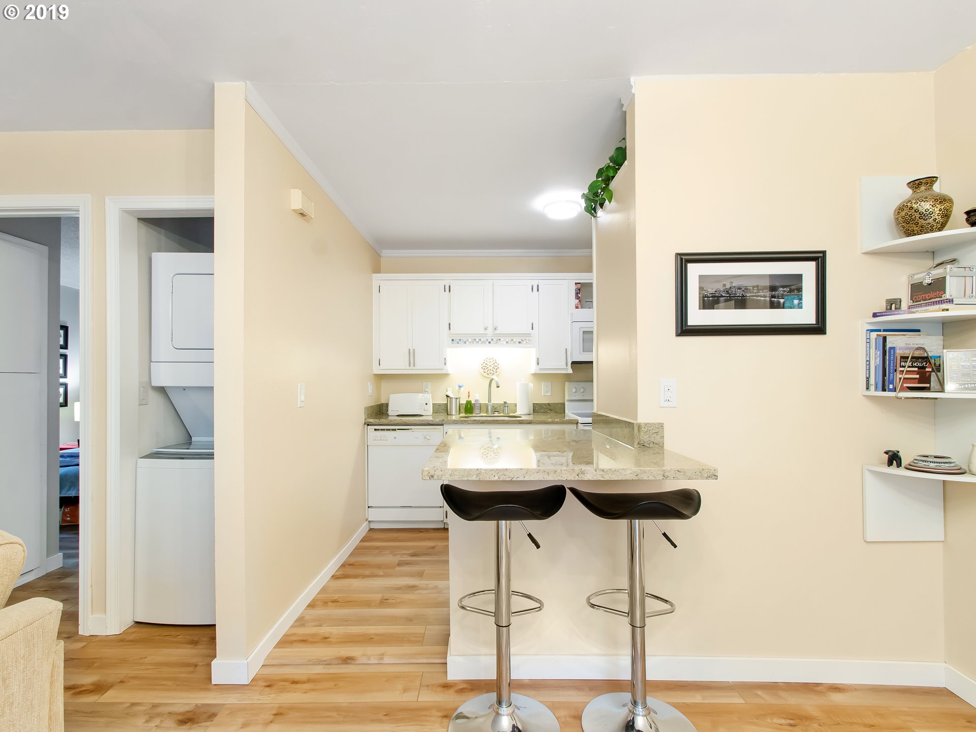 7550 Southwest Barnes Road, Unit H Portland, OR 97225 - Photo 7 of 30 Kitchen