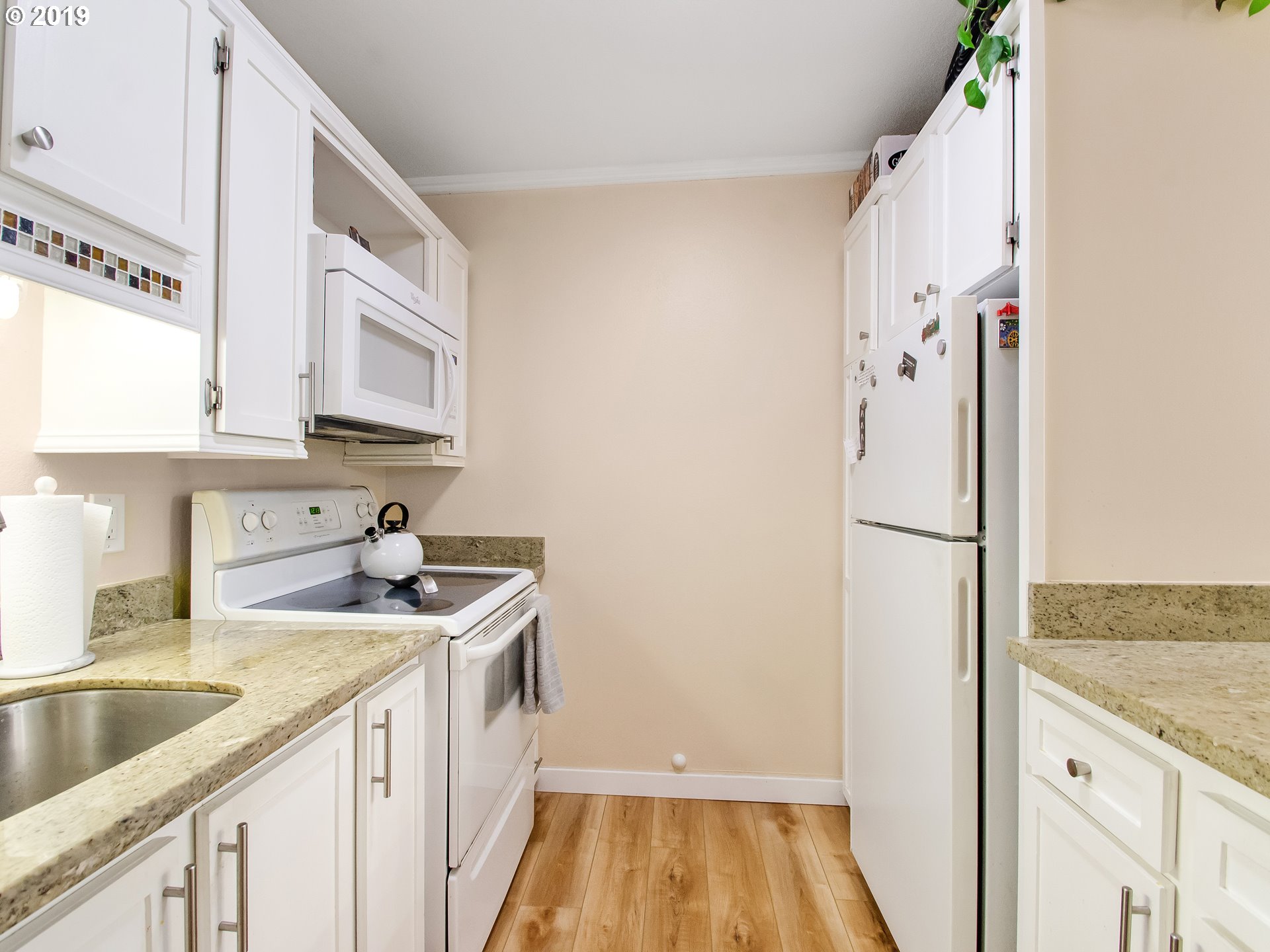 7550 Southwest Barnes Road, Unit H Portland, OR 97225 - Photo 9 of 30 Kitchen
