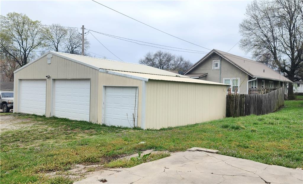 905 Parallel Street Atchison, KS 66002 - Photo 2 of 31