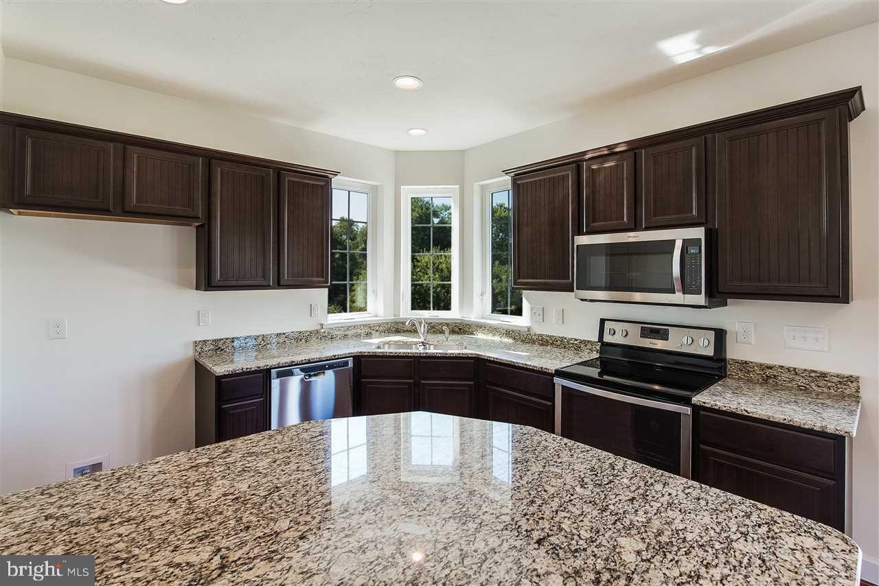 900 Ripple Drive, Unit 74 Hanover, PA 17331 - Photo 12 of 27 Granite, Island, stainless appliances