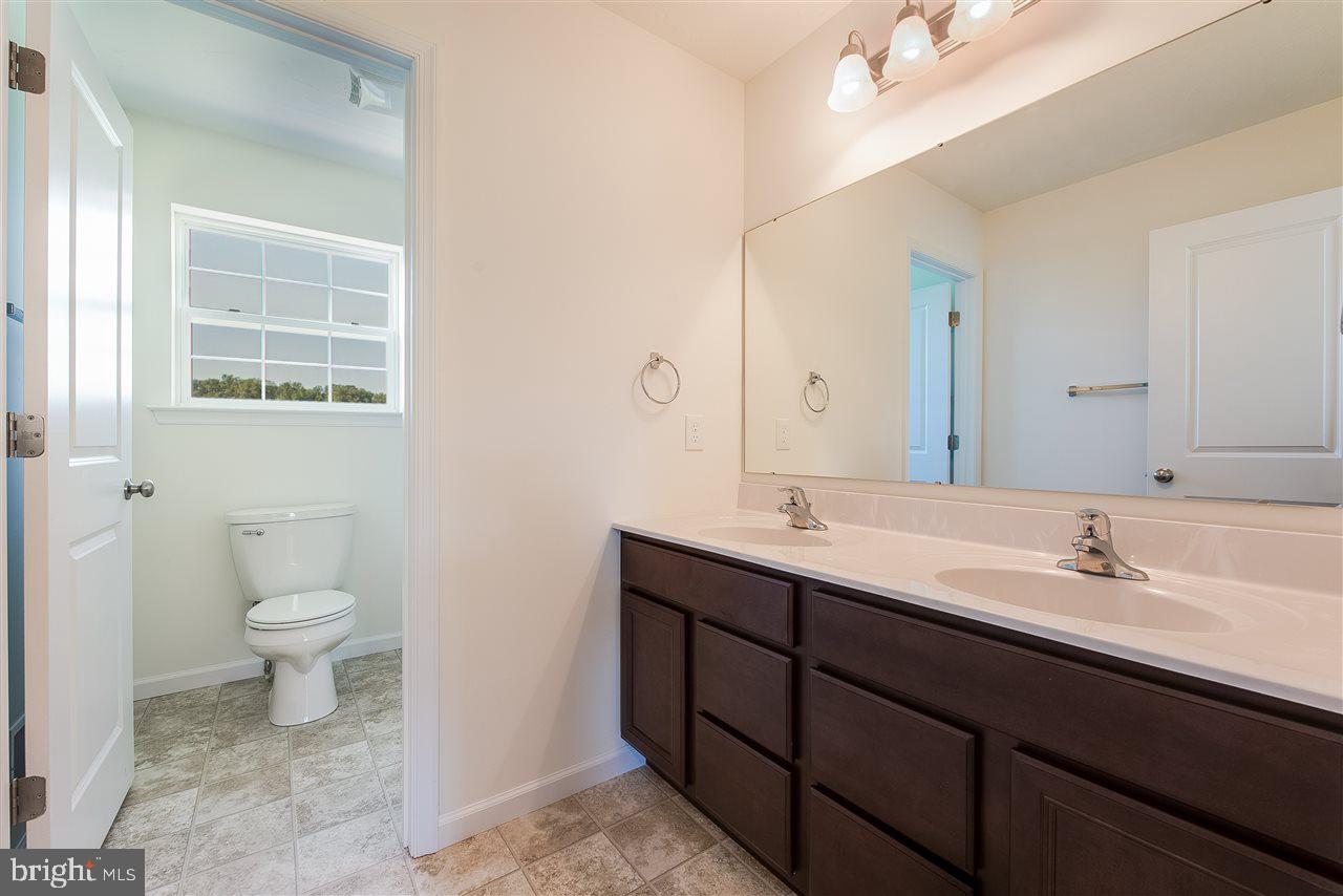 900 Ripple Drive, Unit 74 Hanover, PA 17331 - Photo 17 of 27 Hall bath