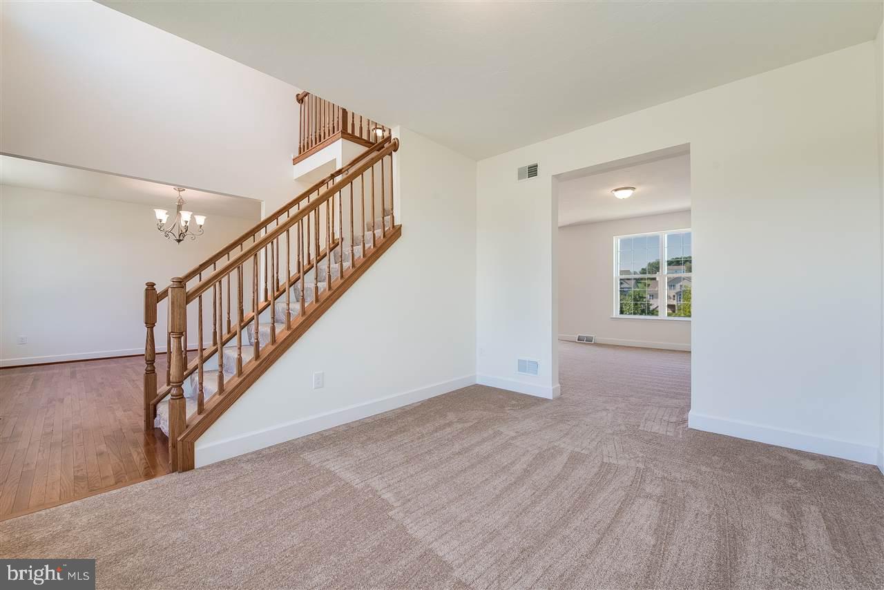 900 Ripple Drive, Unit 74 Hanover, PA 17331 - Photo 5 of 27 Living Room
