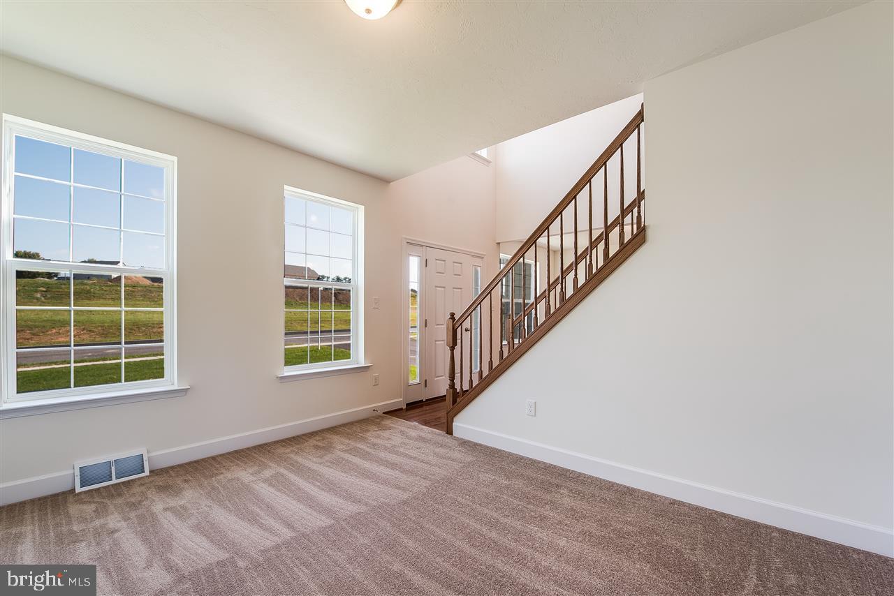 900 Ripple Drive, Unit 74 Hanover, PA 17331 - Photo 6 of 27 Living Room