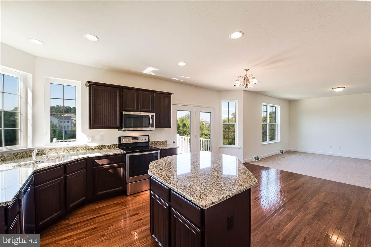 900 Ripple Drive, Unit 74 Hanover, PA 17331 - Photo 9 of 27 Kitchen- Open to Family Room