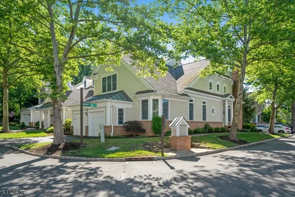 $990,000 | 8 Hurlingham Club Road, Far Hills, NJ 07931
