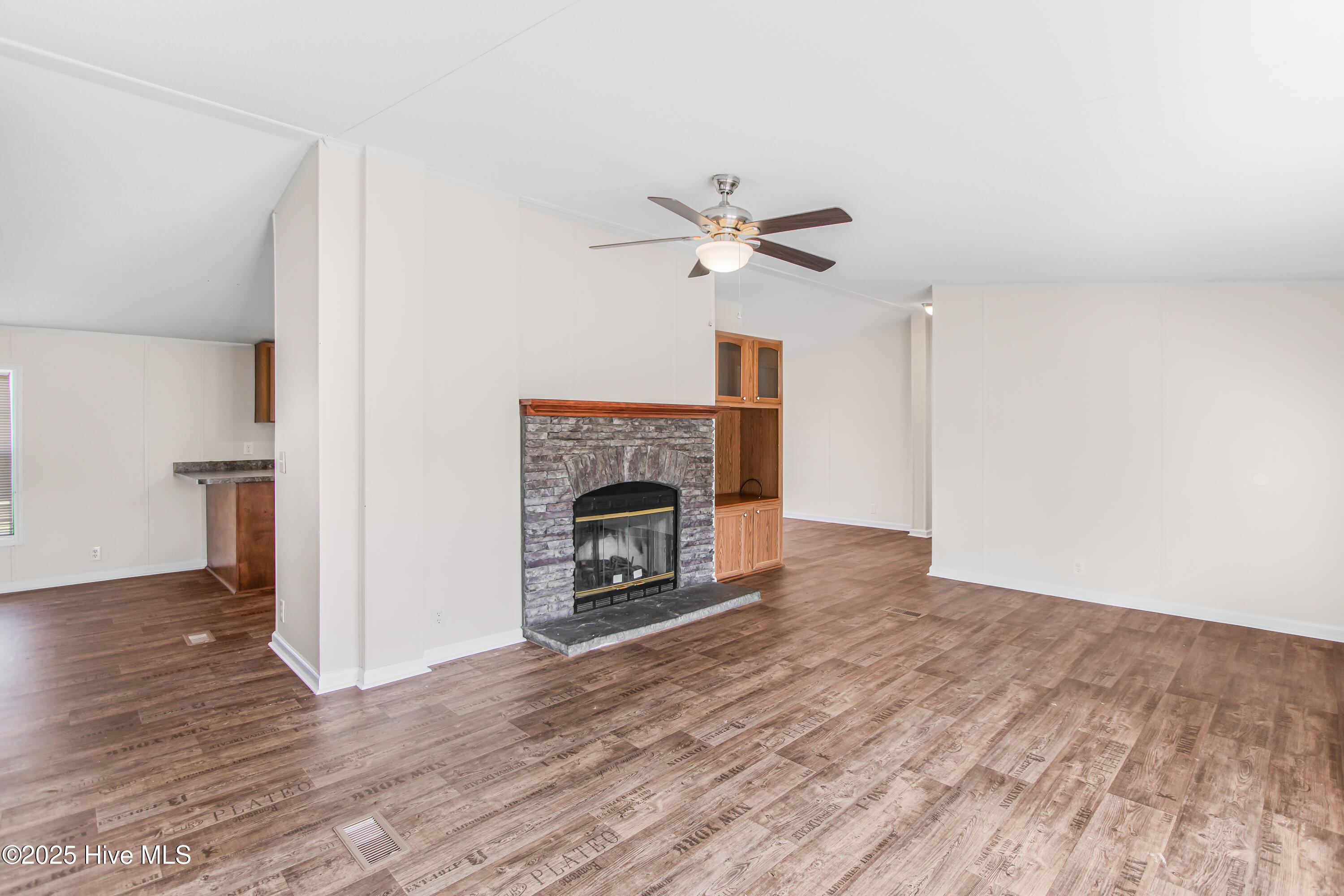 303 Janice Drive Dudley, NC 28333 - Photo 3 of 15 Living Room