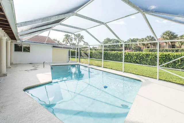 a view of empty room with window