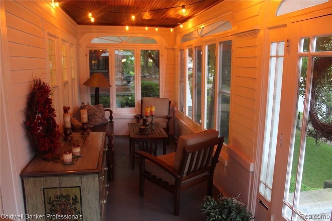 603 West University Drive Rochester, MI 48307 - Photo 5 of 41 Entertain guests on front porch!
