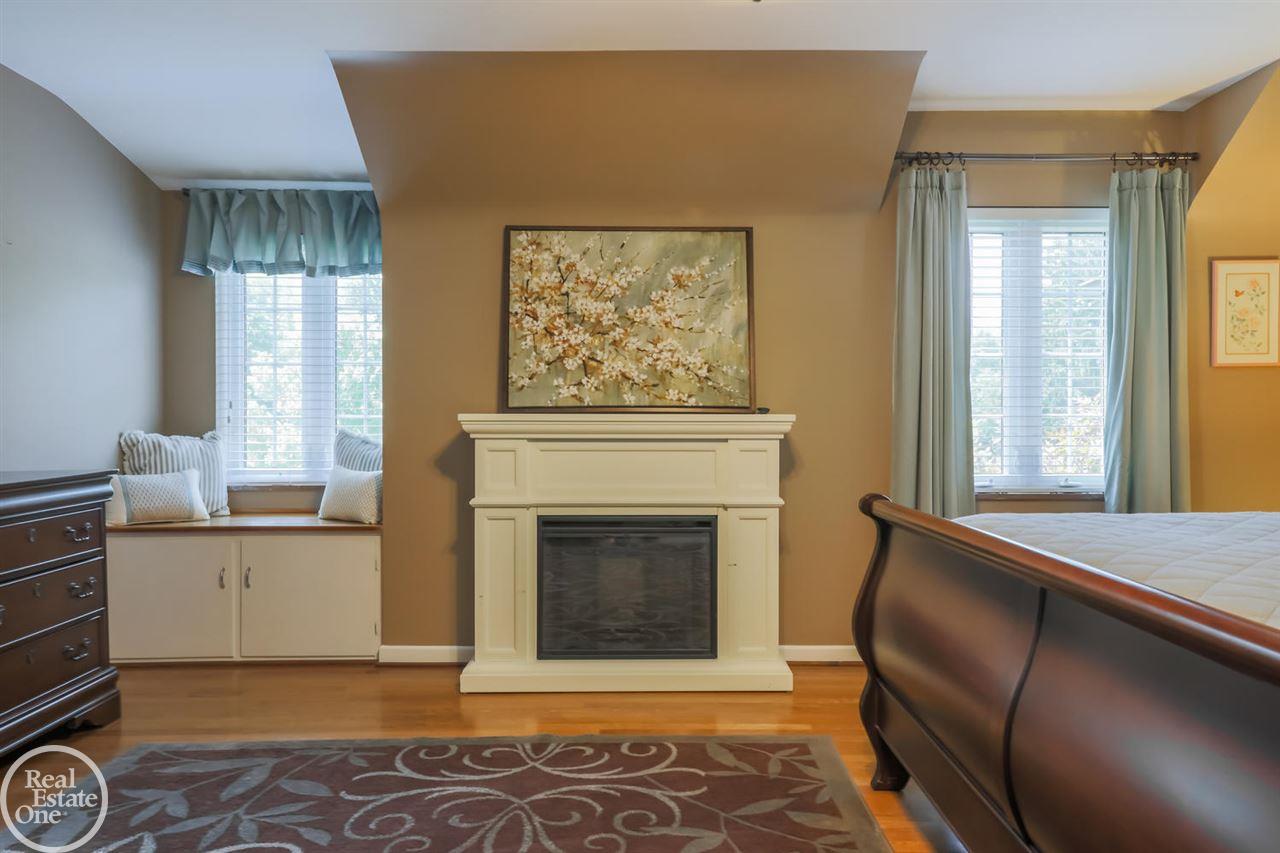 652 Middlesex Road Grosse Pointe, MI 48230 - Photo 34 of 75 50010366-33.JPG