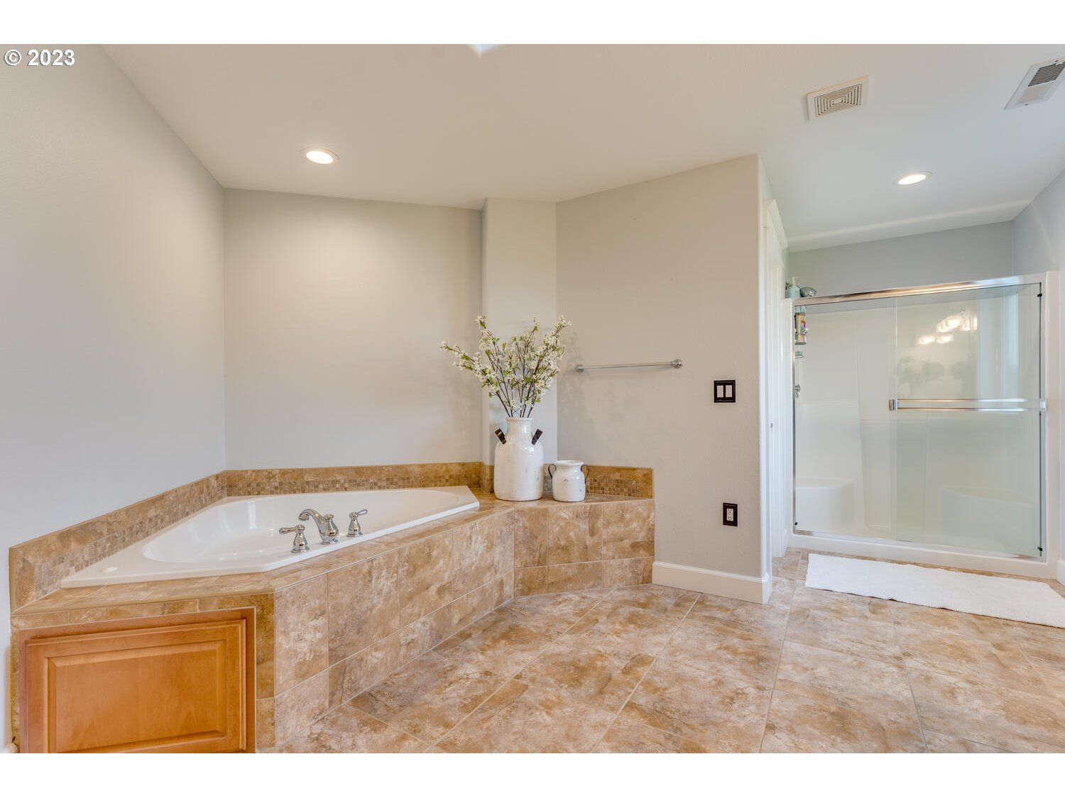 1913 South 15th Circle Ridgefield, WA 98642 - Photo 20 of 33 a view of a bathroom with a tub shower and a sink