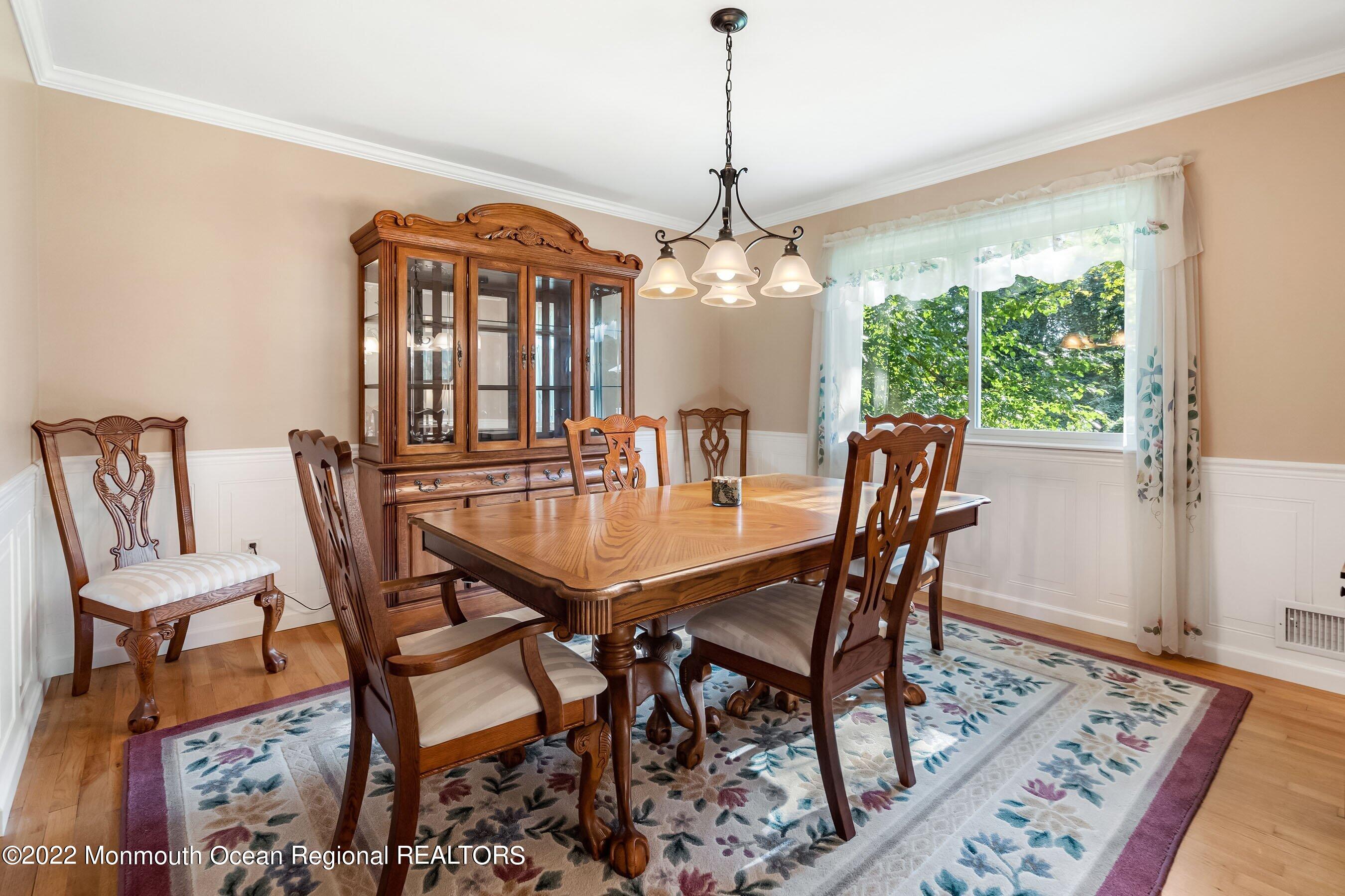201 Ballantine Road Middletown, NJ 07748 - Photo 16 of 32 Int10 Dining1