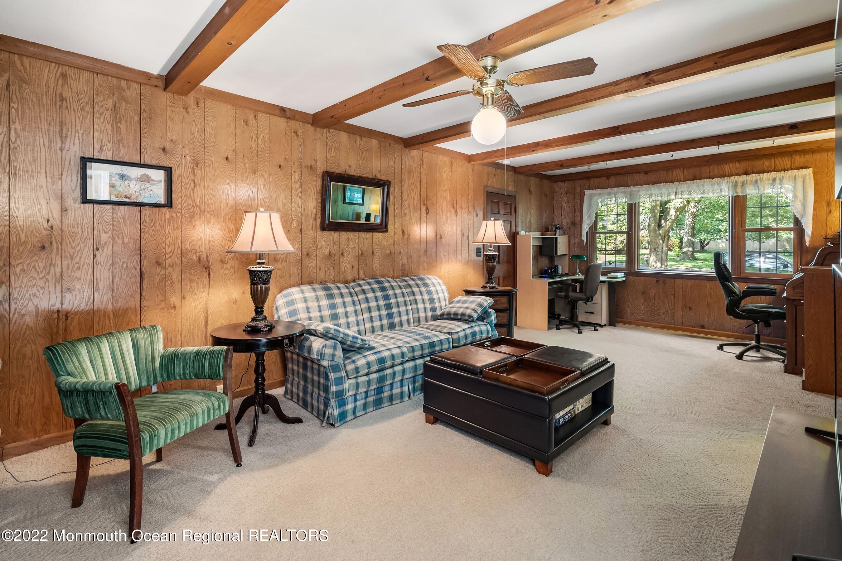 201 Ballantine Road Middletown, NJ 07748 - Photo 20 of 32 Int2 Living