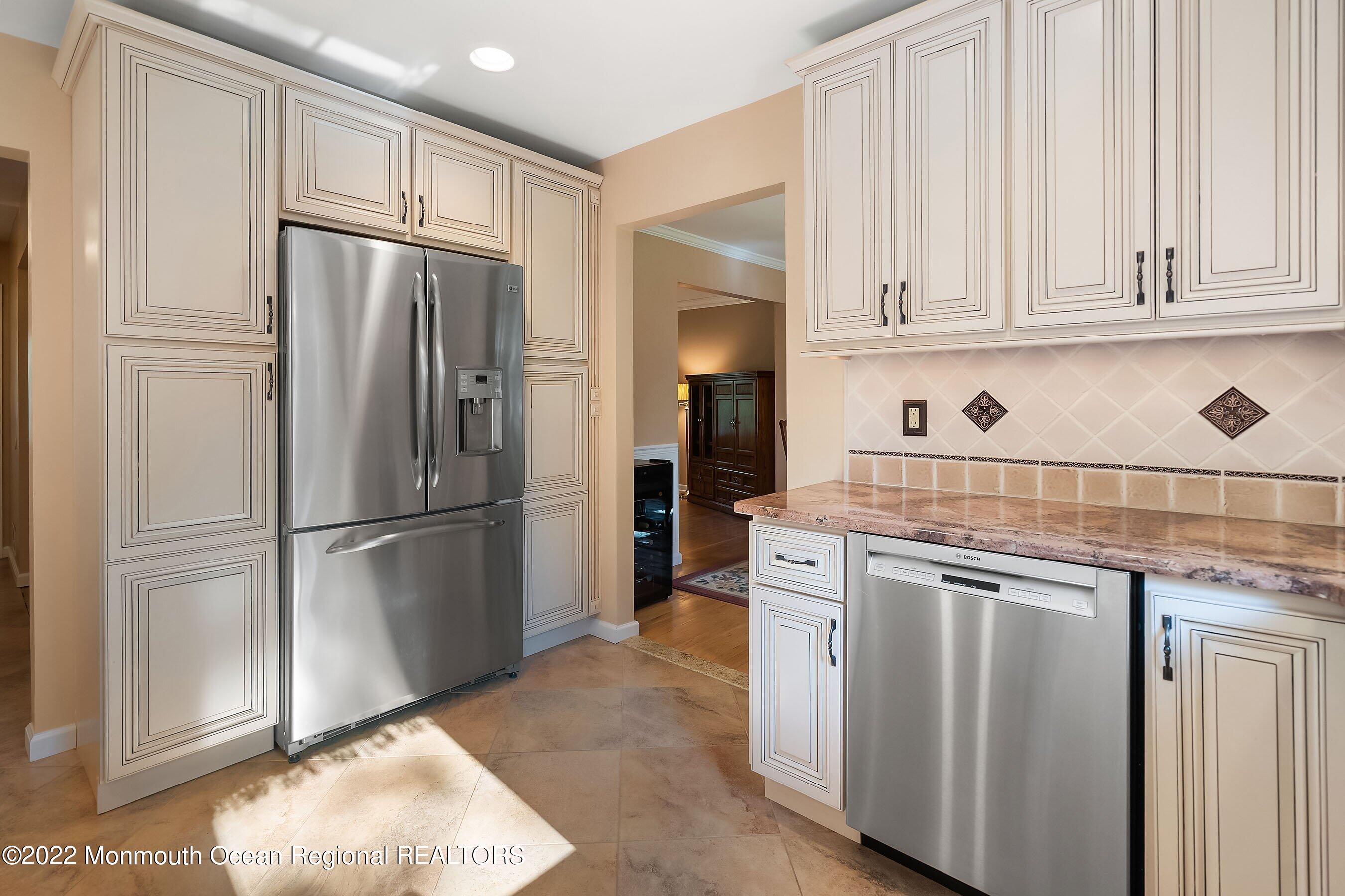 201 Ballantine Road Middletown, NJ 07748 - Photo 7 of 32 Int16 Kitchen1d