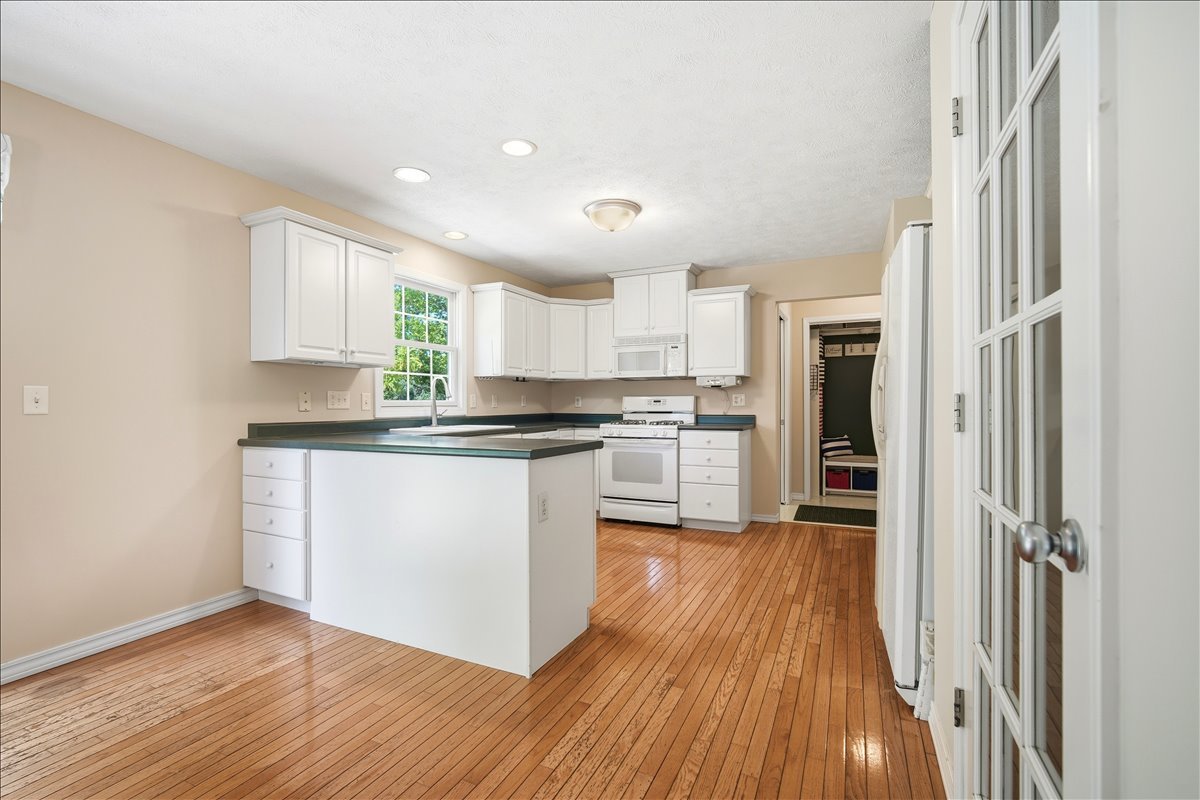 3180 Red Jasper Street Normal, IL 61761 - Photo 9 of 32