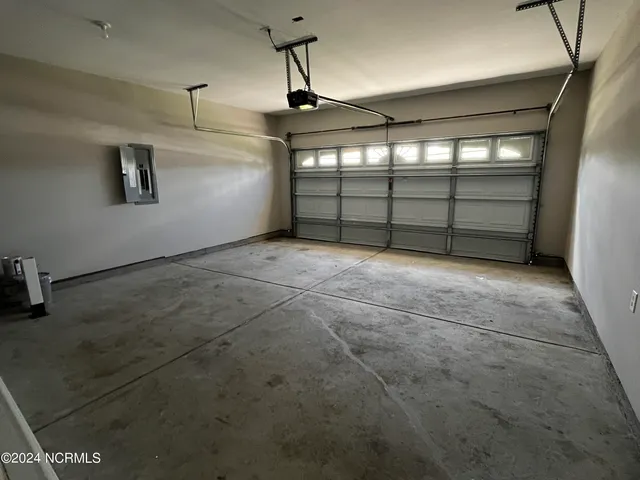 $2,300 | 1044 Jade Lane, Greenville, NC 27834