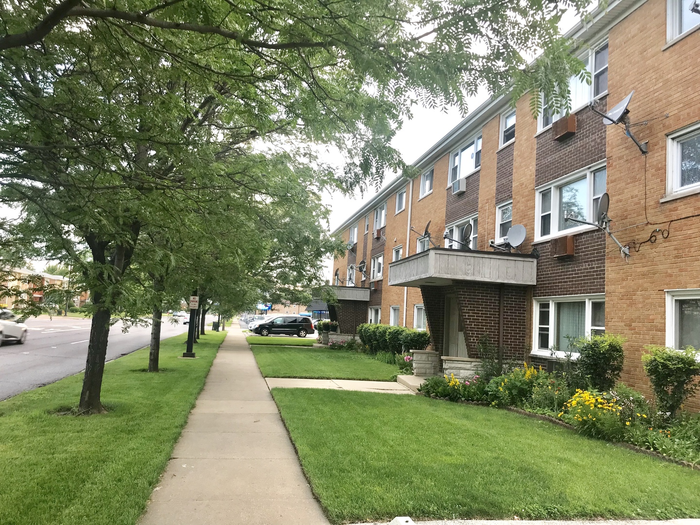 7858 Rutherford Avenue, Unit 2B Burbank, IL 60459 - Photo 1 of 17