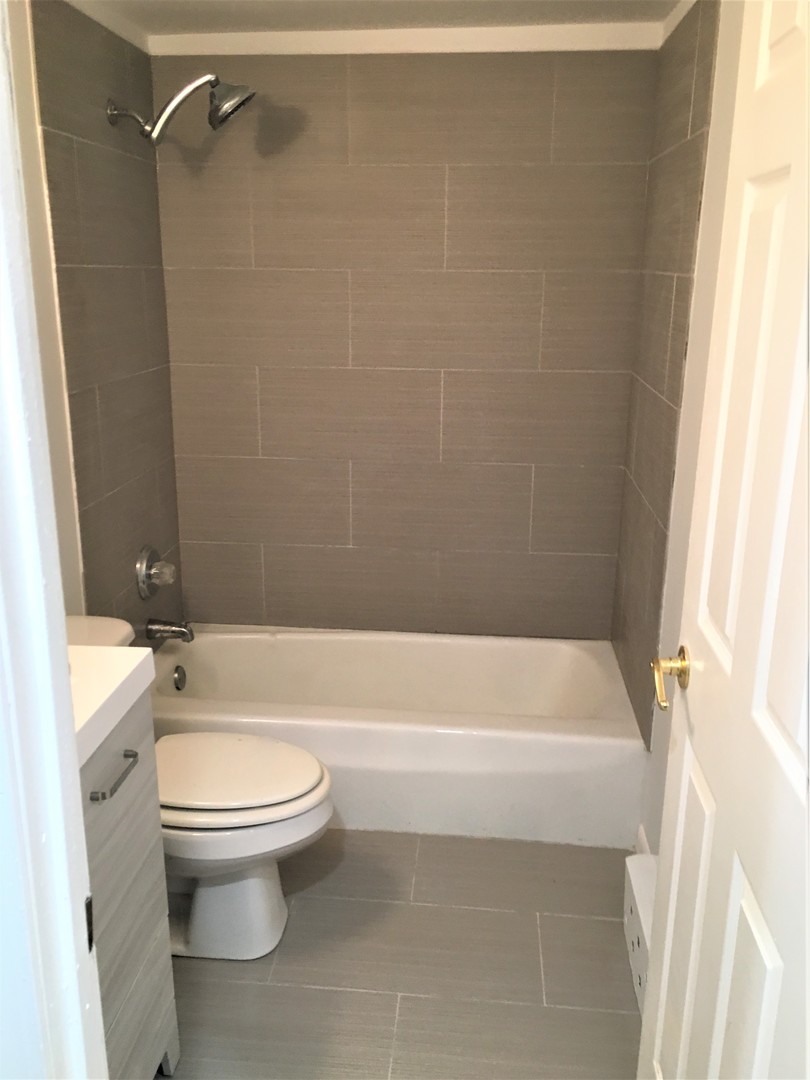 7858 Rutherford Avenue, Unit 2B Burbank, IL 60459 - Photo 8 of 17