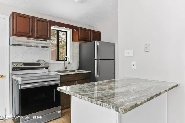 $220,000 | 6522 Runnymead Lane, Tobyhanna, PA 18466