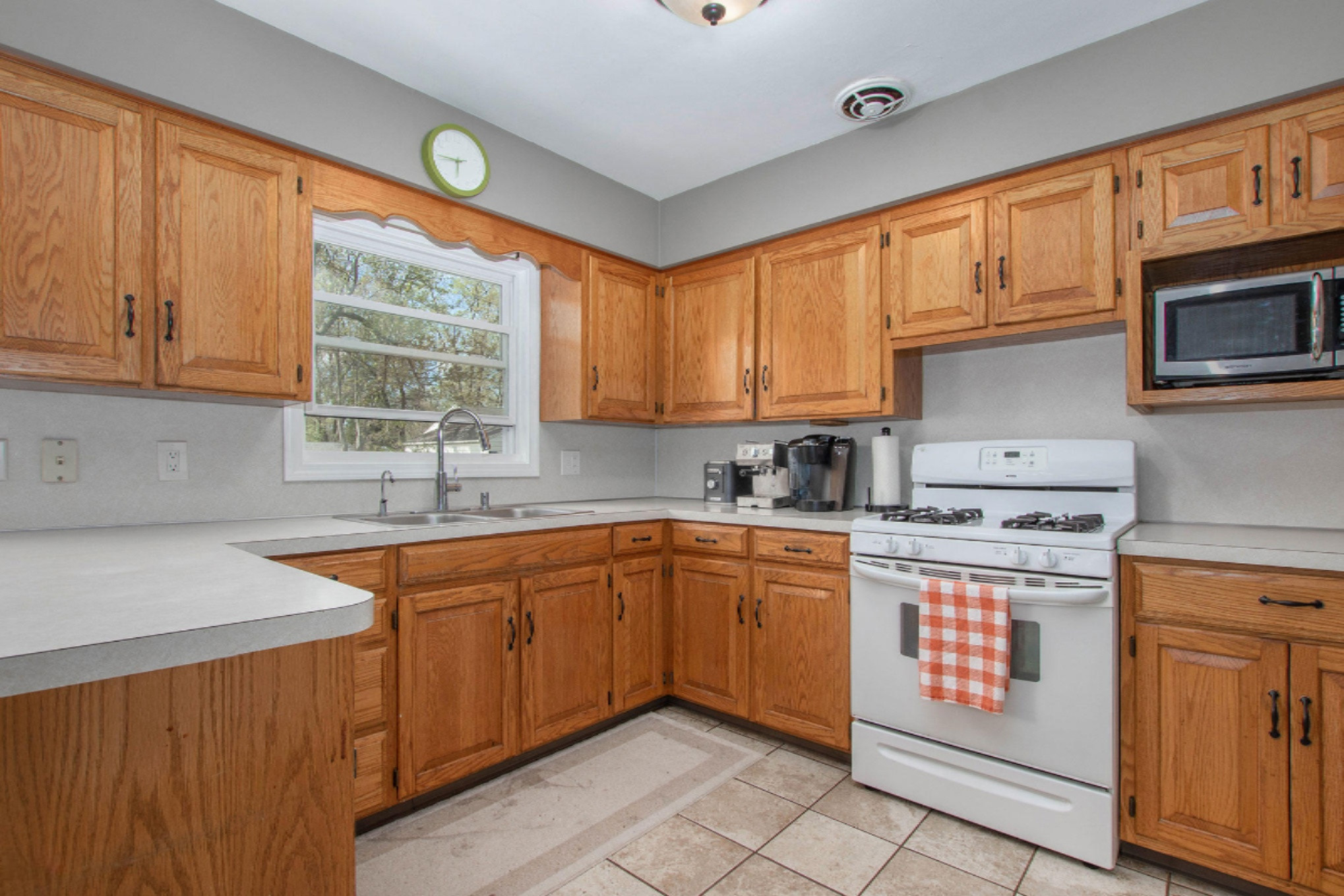 1021 Drexel Road Muskegon, MI 49441 - Photo 7 of 26 IMG_0123