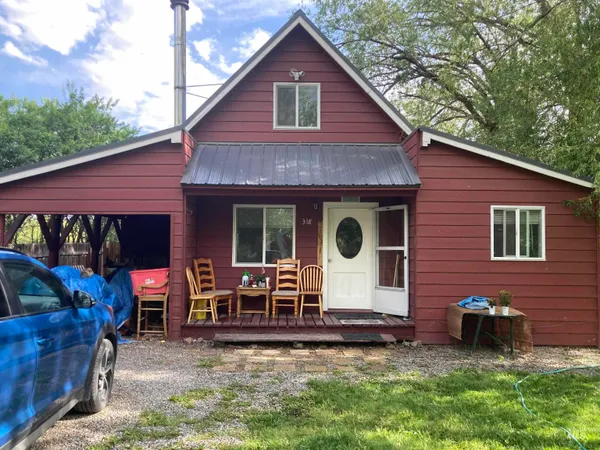 $329,900 | 318 Camas Avenue East, Fairfield, ID 83327