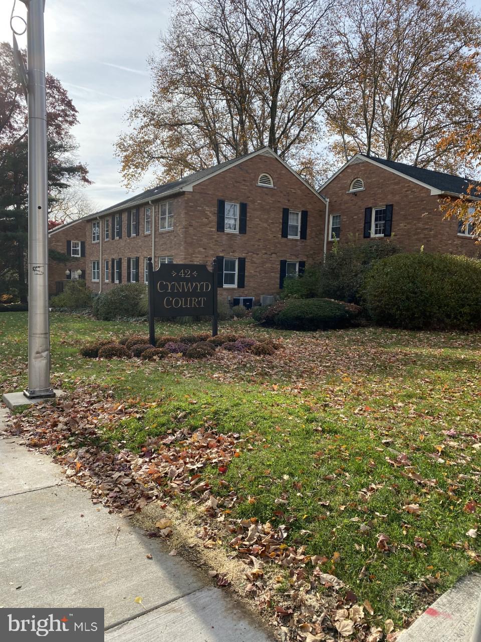 42 Conshohocken State Road, Unit 8D Bala Cynwyd, PA 19004 - Photo 2 of 20 a front view of a house with garden
